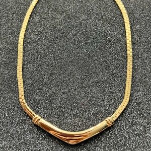 Vintage Trifari Gold tone pre-owned necklace